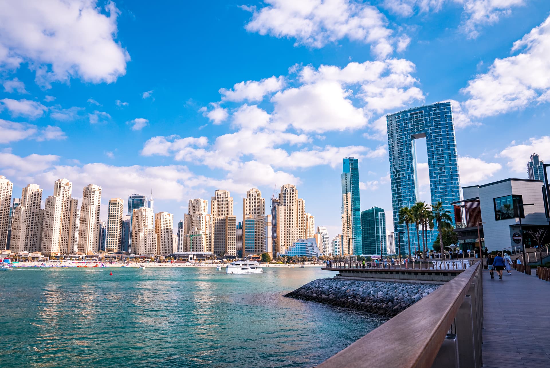 How to Transfer a Company from One UAE Free Zone to Another